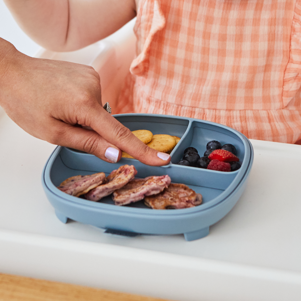 plato 2 en 1 con ventosa y compartimentos extraíbles – sage