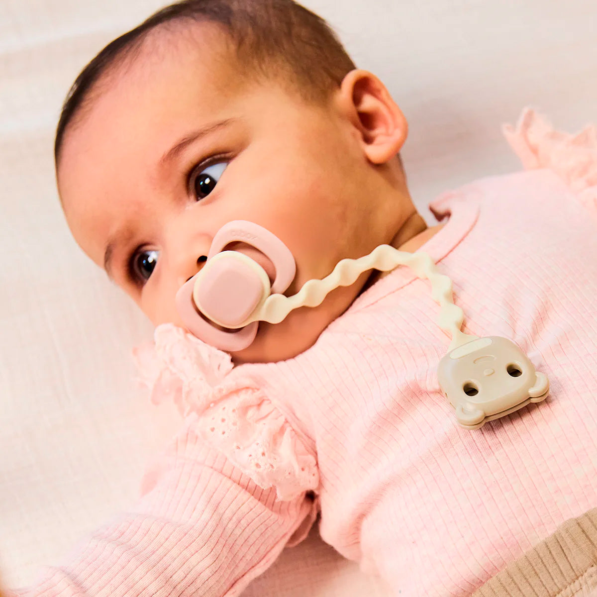 sujetachupetes - blush/vanilla